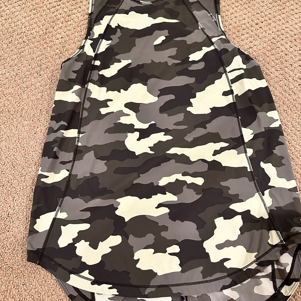 Lululemon sculpt tank, this color is still very relevant, only worn 3x